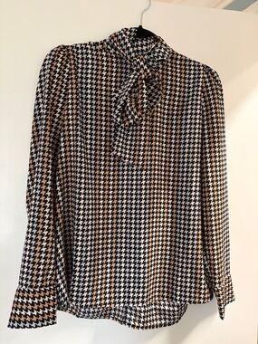 Ann Taylor houndstooth blouse